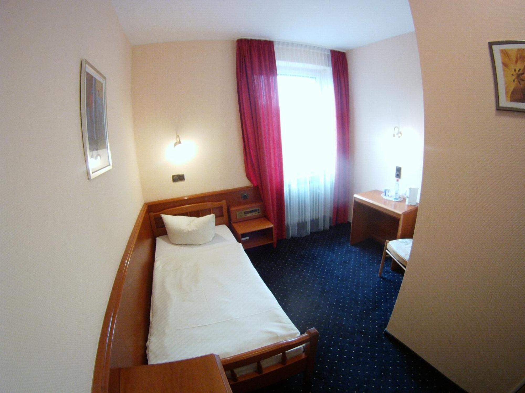 Hotel Adlerhof Tauberbischofsheim Room photo